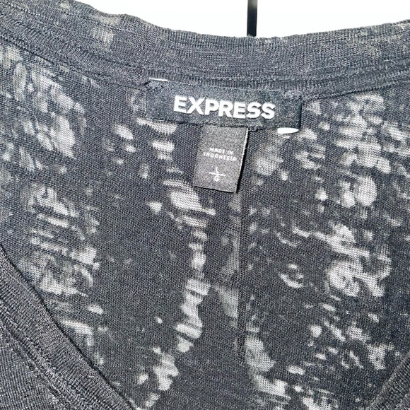 Express v-neck snakeprint tee - Picture 2 of 3